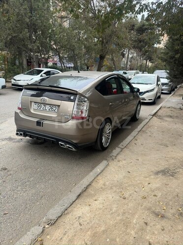 Toyota Prius-12