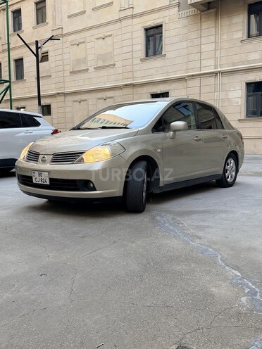 Nissan Tiida-6