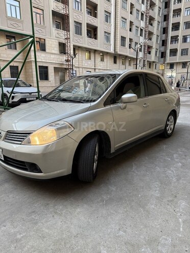 Nissan Tiida-5