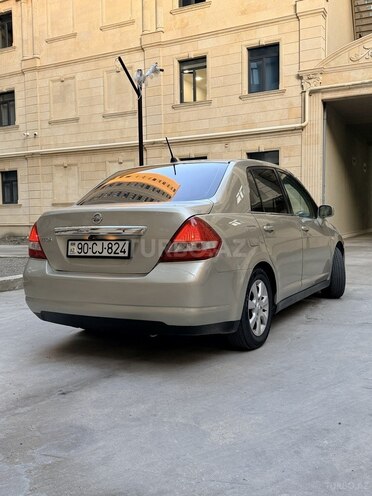 Nissan Tiida-4