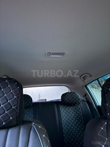 Nissan Tiida-11