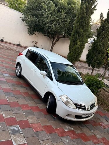 Nissan Tiida-1