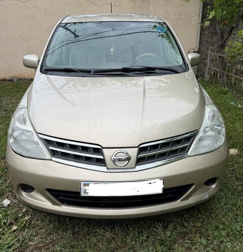 Nissan Tiida-1
