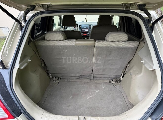 Nissan Tiida-5