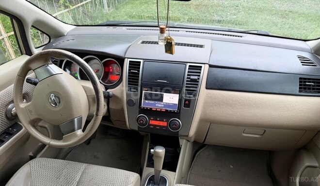 Nissan Tiida-6