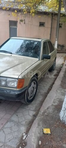 Mercedes 190-2