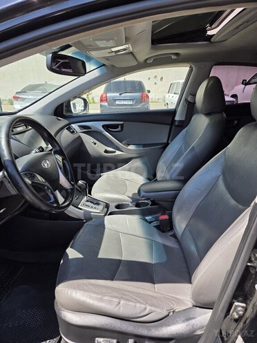 Hyundai Elantra-5