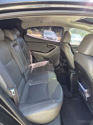 Hyundai Elantra-7