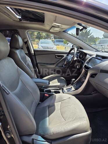 Hyundai Elantra-9