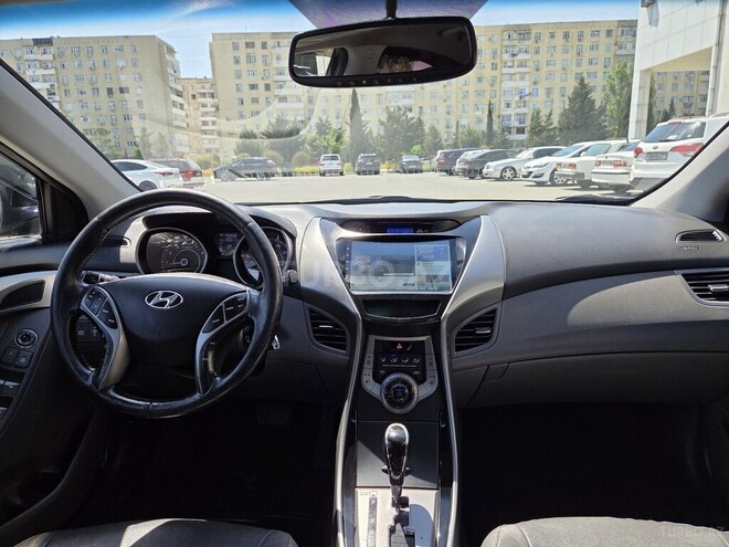 Hyundai Elantra-8