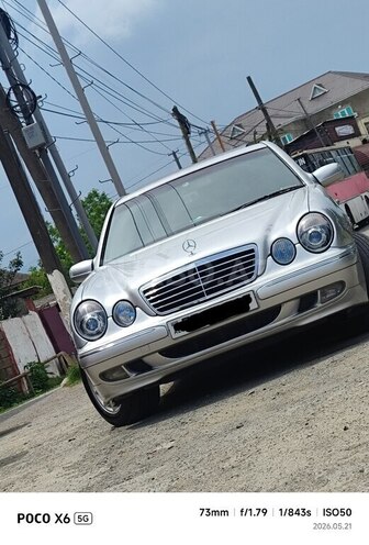 Mercedes E 240-4
