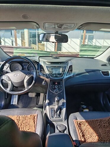 Hyundai Elantra-3