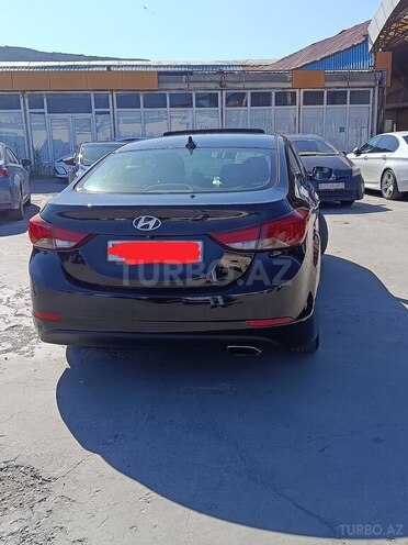 Hyundai Elantra-2