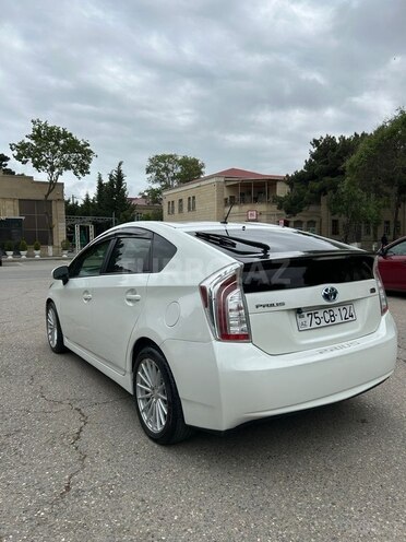 Toyota Prius-8