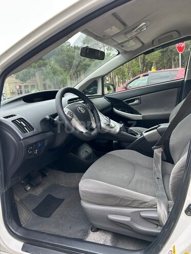 Toyota Prius-7