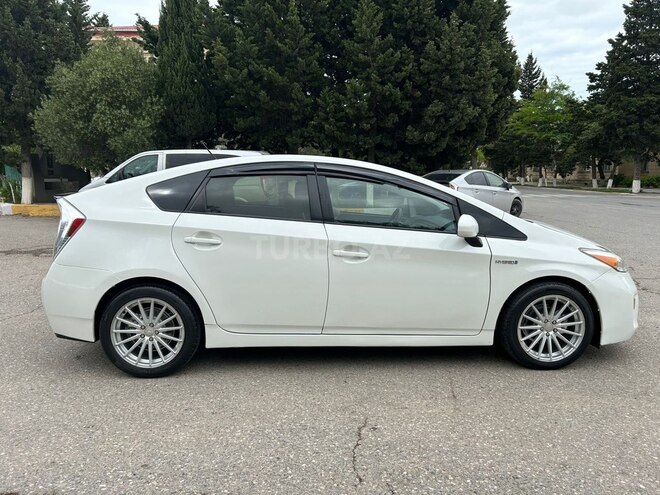 Toyota Prius-5