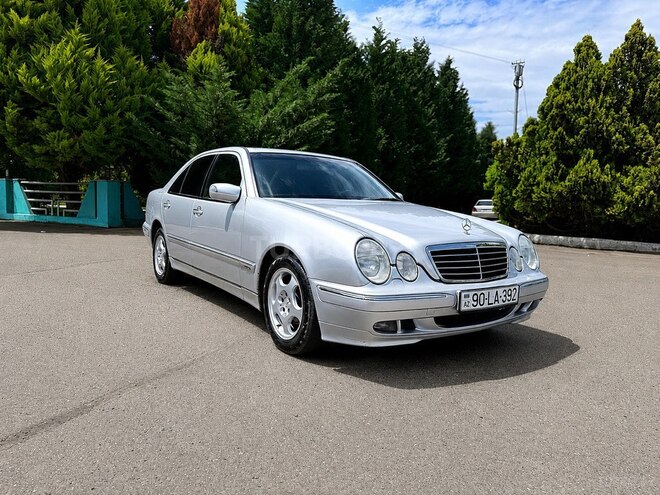Mercedes E 240-2
