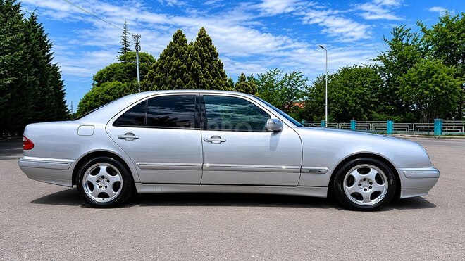 Mercedes E 240-3