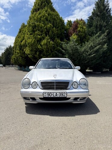 Mercedes E 240-1