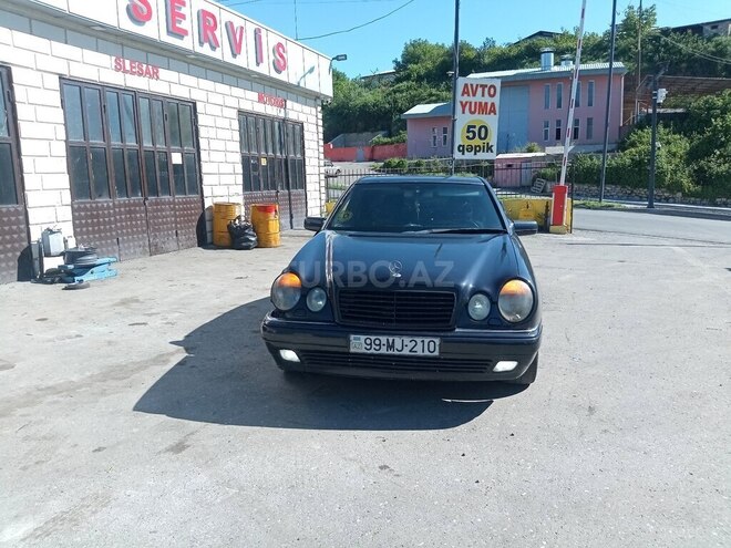 Mercedes E 200-1