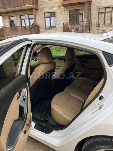 Hyundai Elantra-6