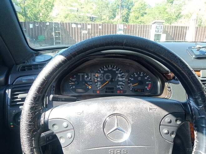 Mercedes E 200-3