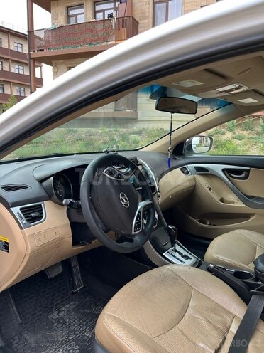 Hyundai Elantra-5