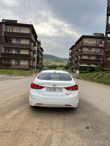 Hyundai Elantra-2
