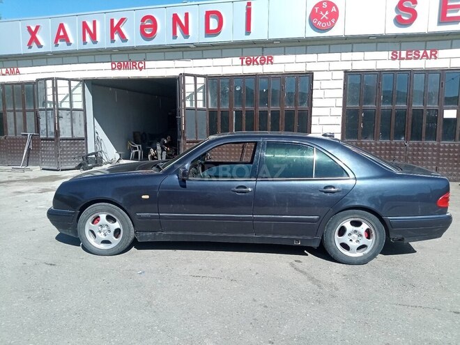 Mercedes E 200-5