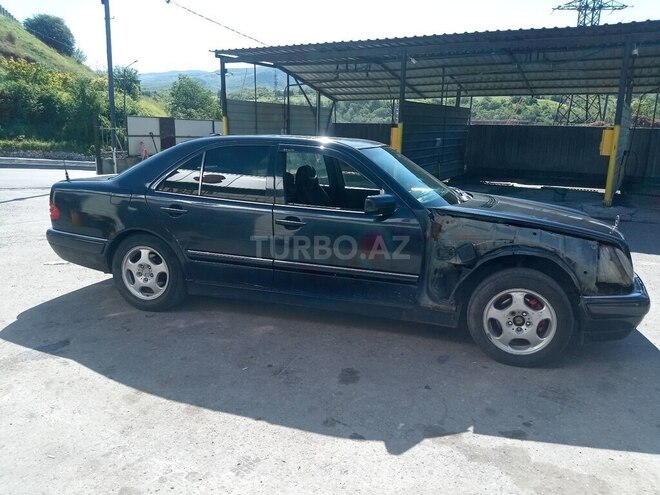 Mercedes E 200-6