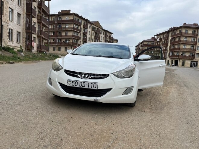 Hyundai Elantra-11