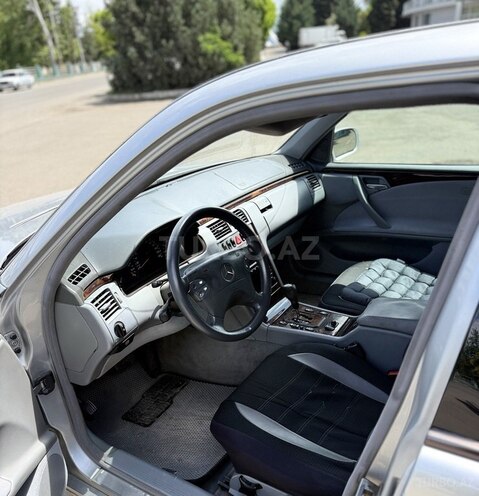 Mercedes E 240-10