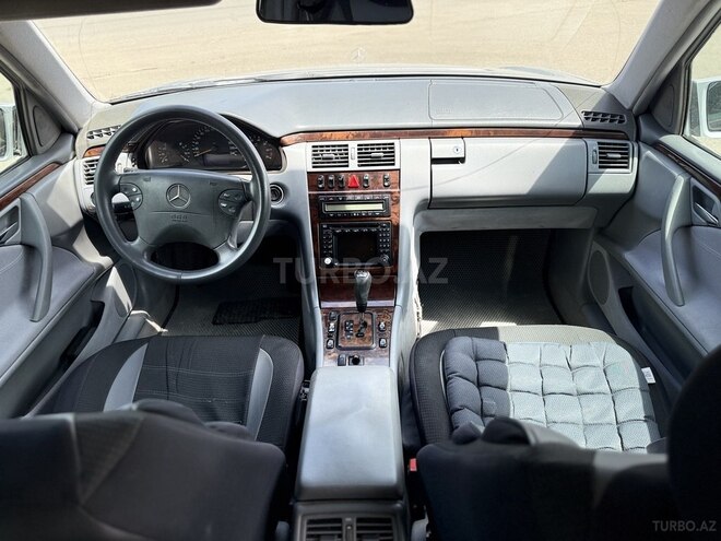 Mercedes E 240-9