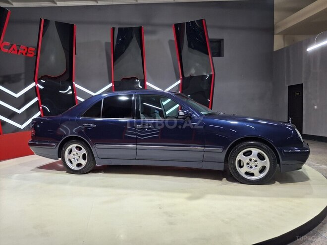 Mercedes E 270-10