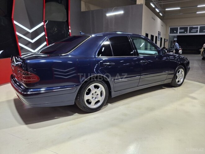 Mercedes E 270-9