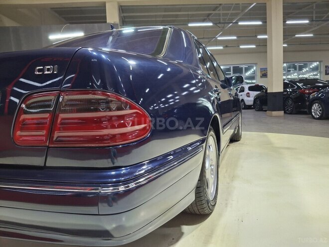 Mercedes E 270-8