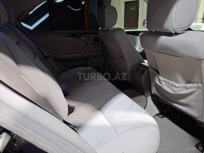 Mercedes E 270-13