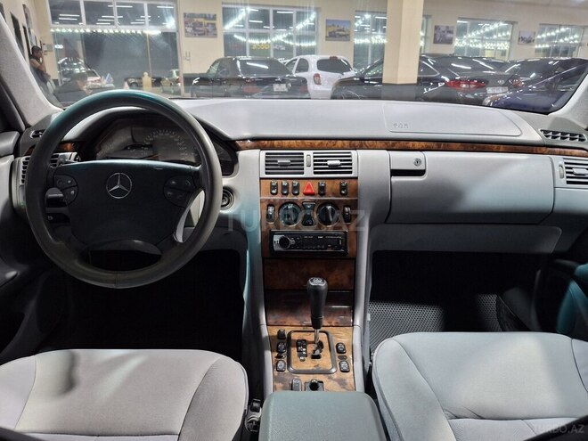 Mercedes E 270-15