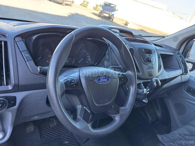 Ford Transit-5
