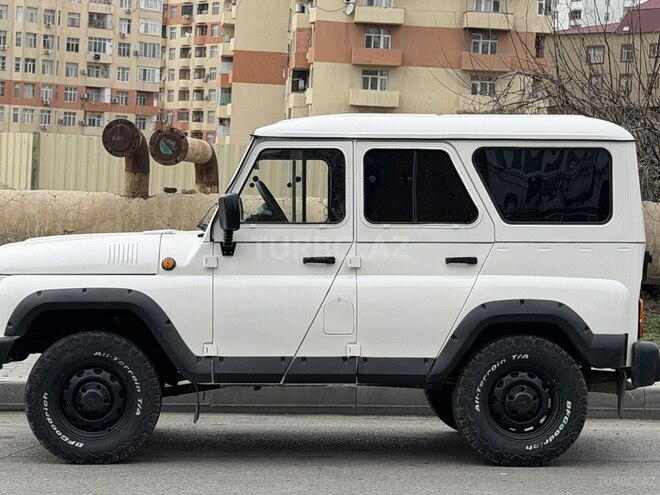 UAZ Hunter-4