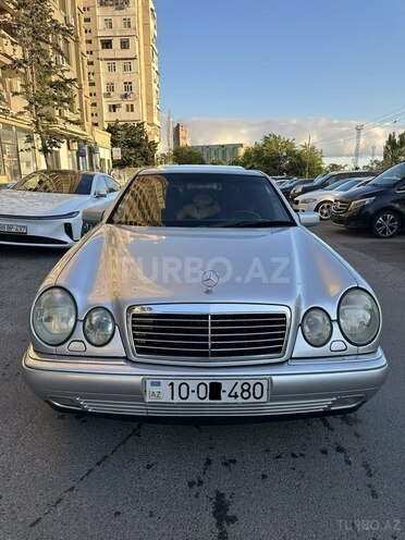 Mercedes E 280-1