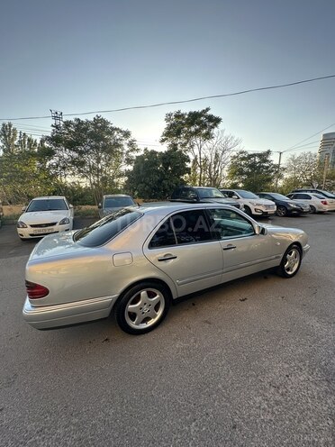 Mercedes E 280-4
