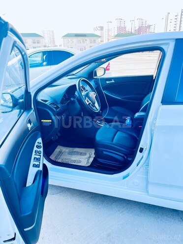Hyundai Accent-8