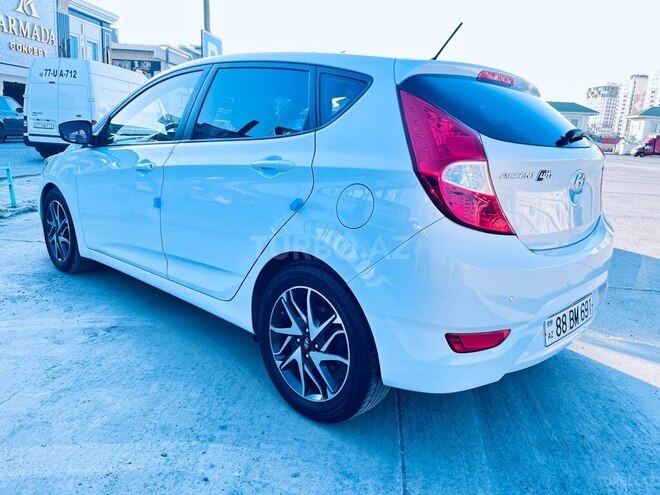 Hyundai Accent-4