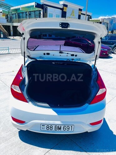 Hyundai Accent-15