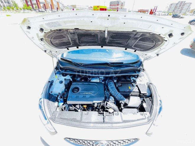 Hyundai Accent-17
