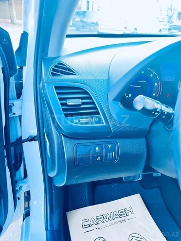 Hyundai Accent-10