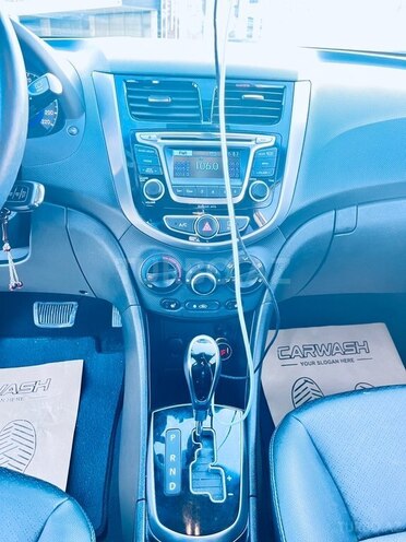 Hyundai Accent-13