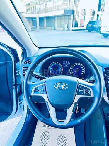 Hyundai Accent-14