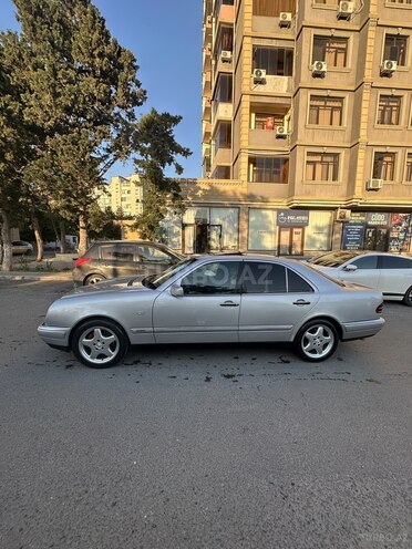 Mercedes E 280-8